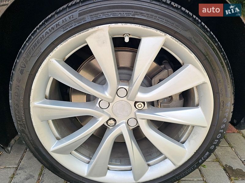 Седан Tesla Model 3 2018 в Ровно