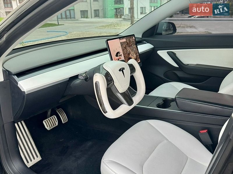 Седан Tesla Model 3 2018 в Ровно
