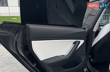 Седан Tesla Model 3 2018 в Ровно
