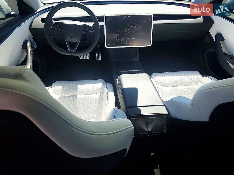 Седан Tesla Model 3 2024 в Киеве