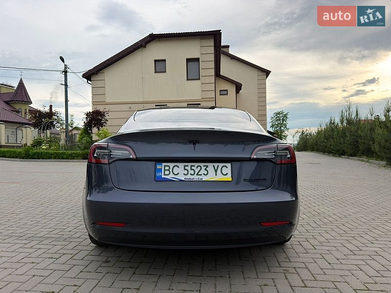 Седан Tesla Model 3 2022 в Золочеві