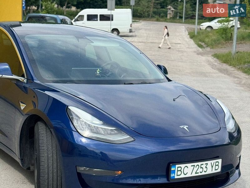 Седан Tesla Model 3 2019 в Шептицькому