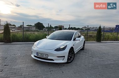 Седан Tesla Model 3 2020 в Львове