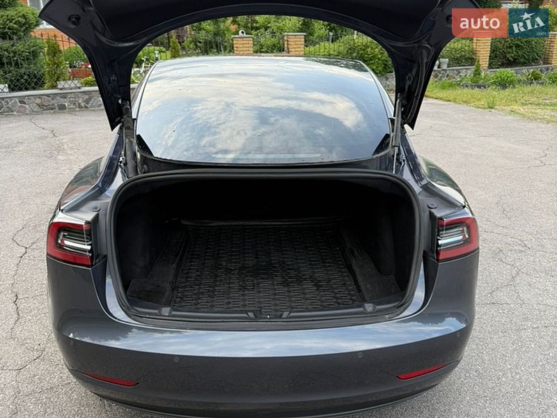 Седан Tesla Model 3 2022 в Тальном