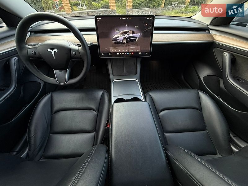 Седан Tesla Model 3 2022 в Тальном