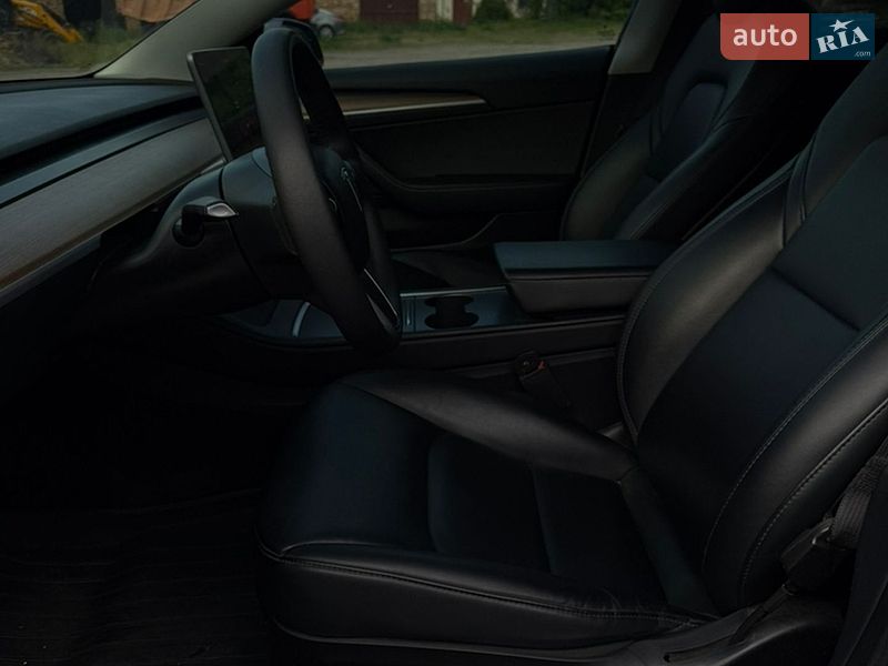 Седан Tesla Model 3 2022 в Тальном