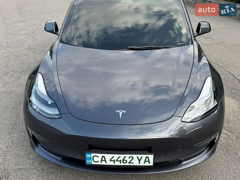 Седан Tesla Model 3 2022 в Тальном