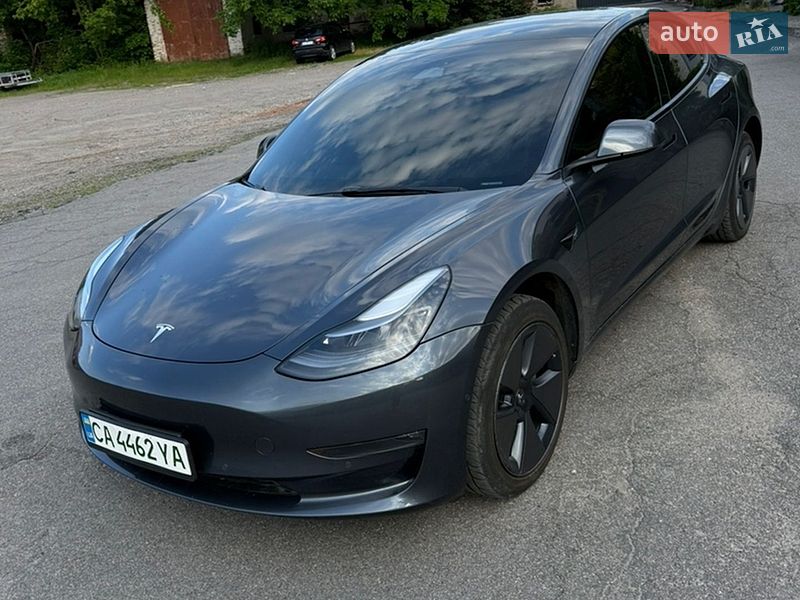 Седан Tesla Model 3 2022 в Тальном
