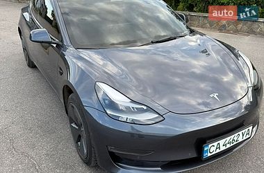 Седан Tesla Model 3 2022 в Тальном