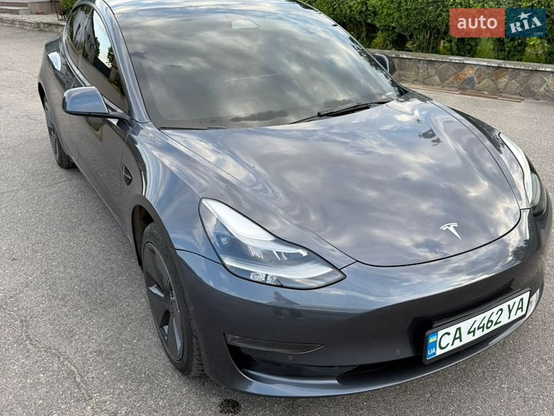 Седан Tesla Model 3 2022 в Тальном