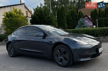 Седан Tesla Model 3 2022 в Тальном