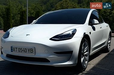 Седан Tesla Model 3 2023 в Ивано-Франковске