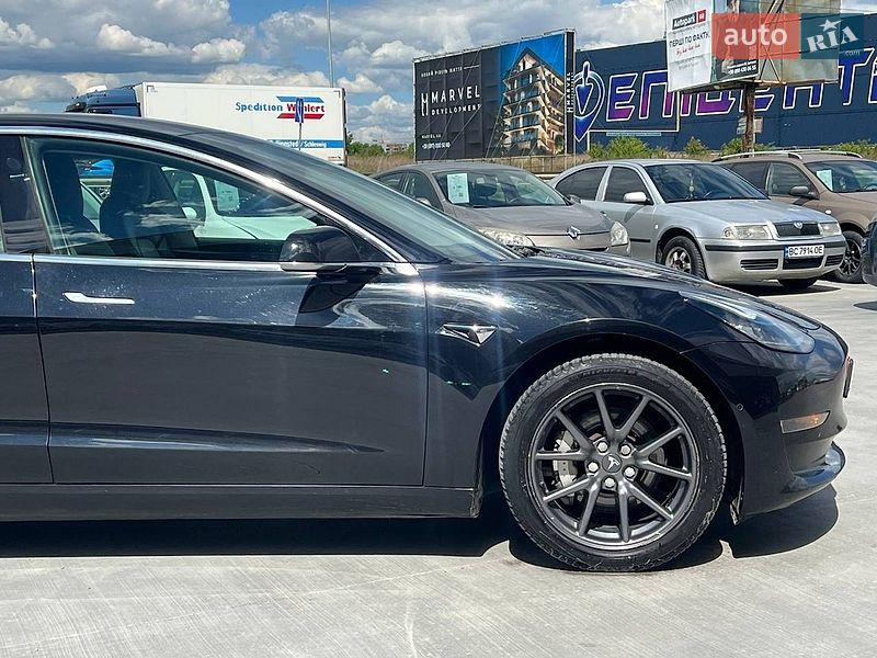 Седан Tesla Model 3 2018 в Львові
