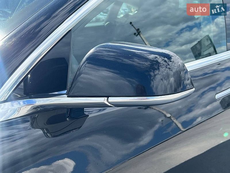 Седан Tesla Model 3 2018 в Львові