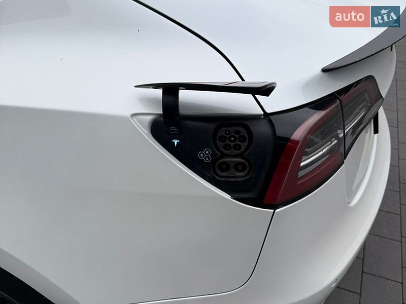 Седан Tesla Model 3 2021 в Дубно