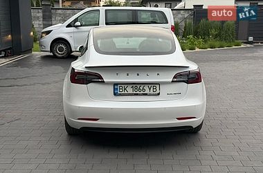 Седан Tesla Model 3 2021 в Дубно
