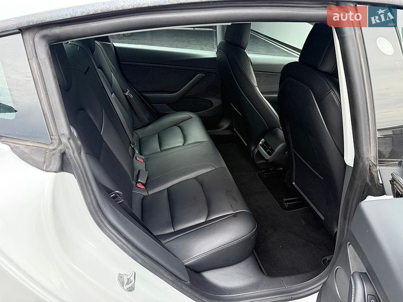 Седан Tesla Model 3 2021 в Дубно