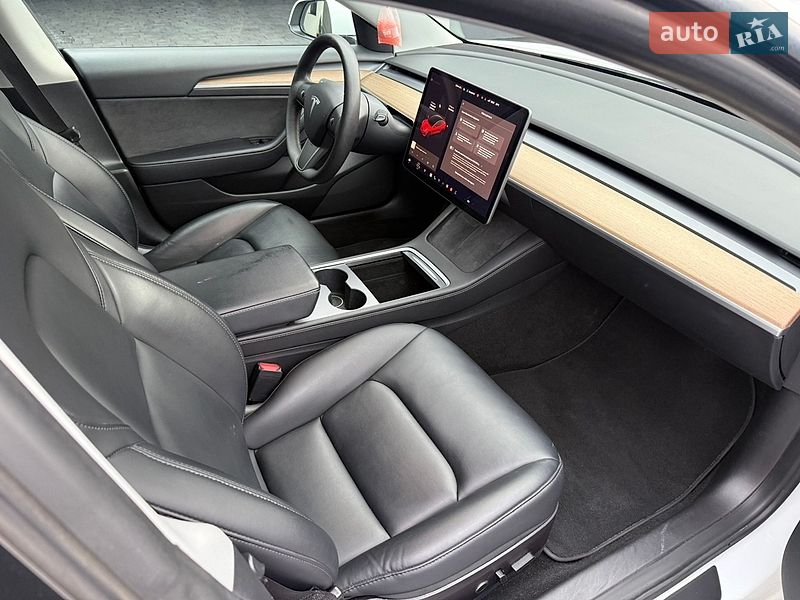 Седан Tesla Model 3 2021 в Дубно