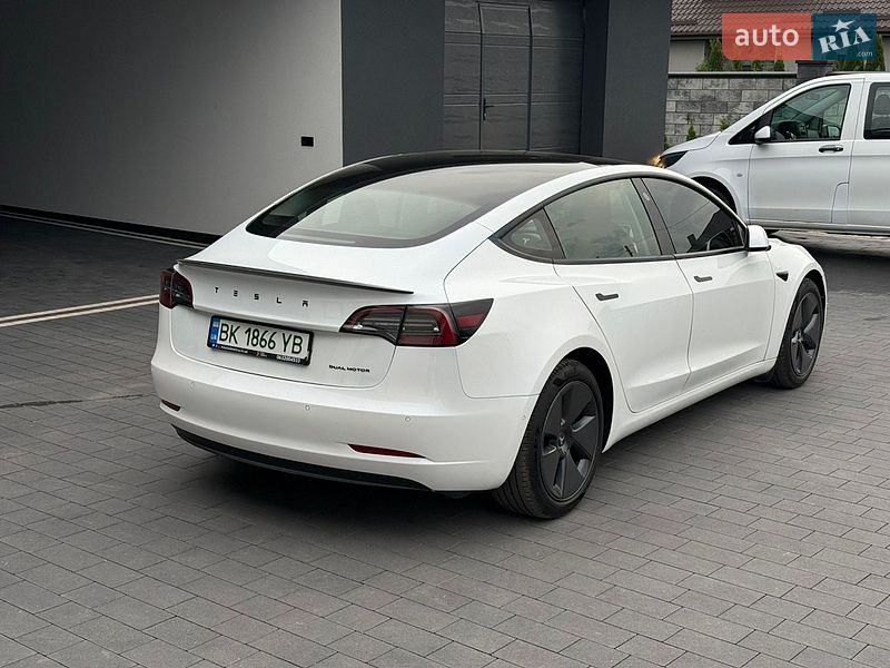 Седан Tesla Model 3 2021 в Дубно