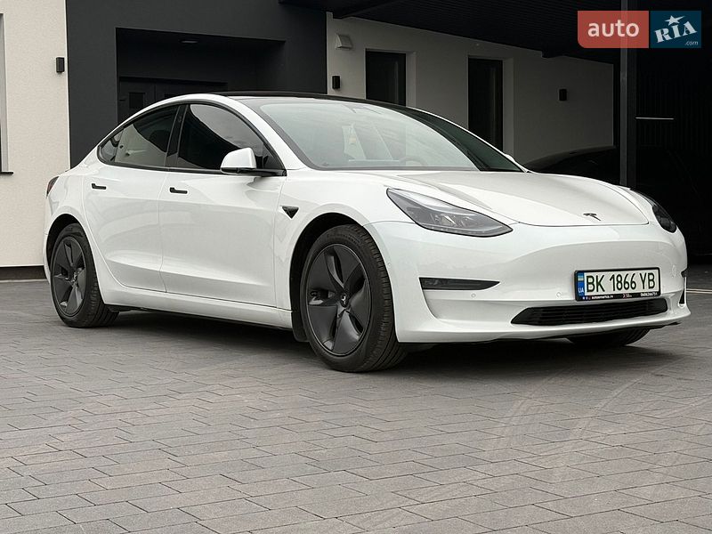 Седан Tesla Model 3 2021 в Дубно