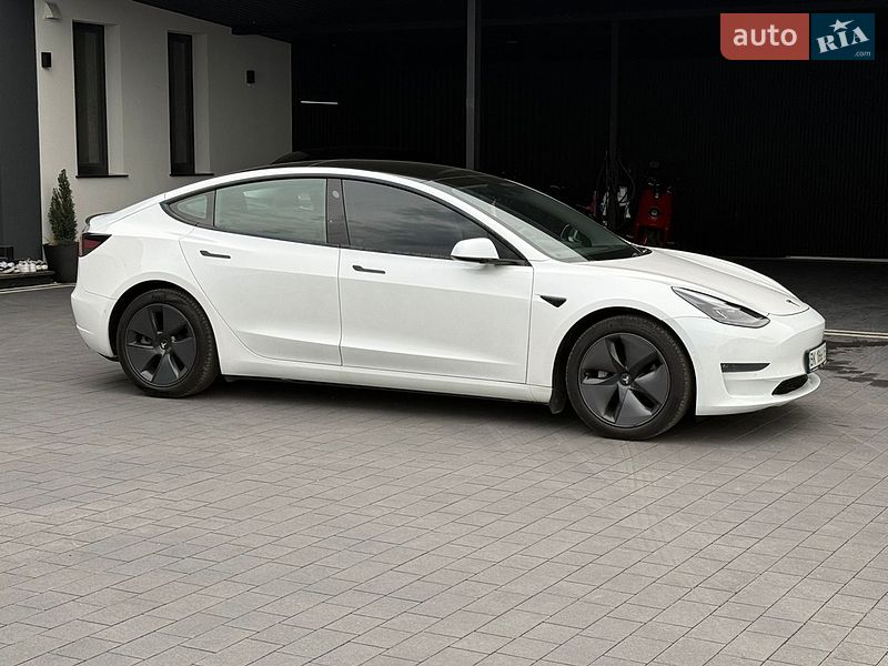 Седан Tesla Model 3 2021 в Дубно