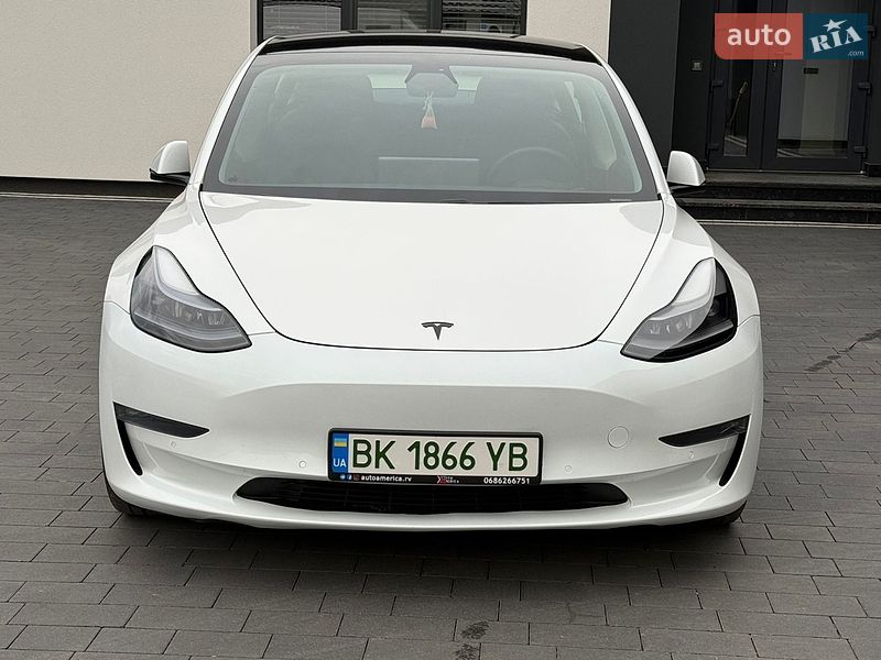 Седан Tesla Model 3 2021 в Дубно