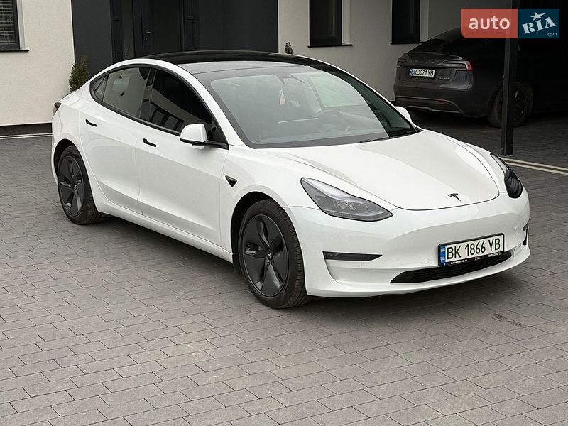 Седан Tesla Model 3 2021 в Дубно