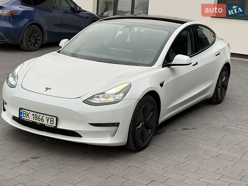 Седан Tesla Model 3 2021 в Дубно