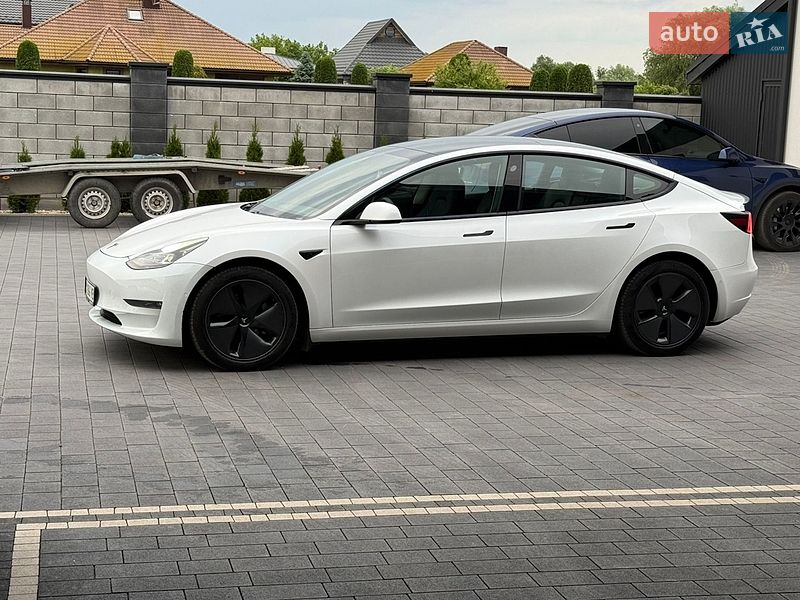 Седан Tesla Model 3 2021 в Дубно