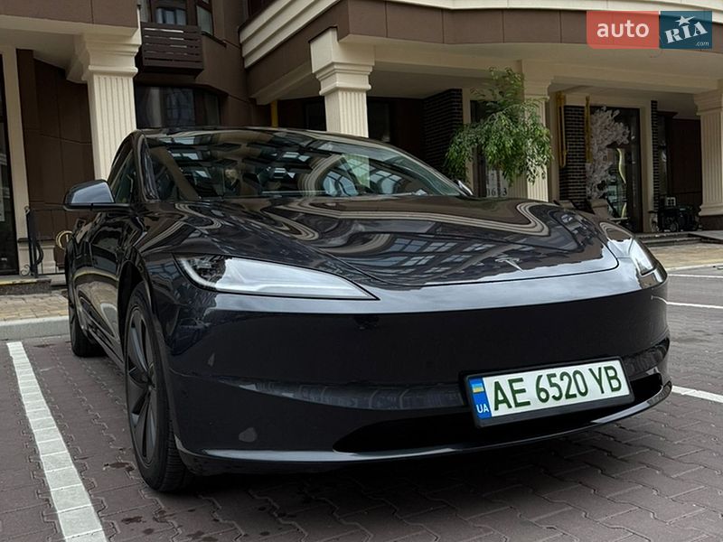 Tesla Model 3 2024