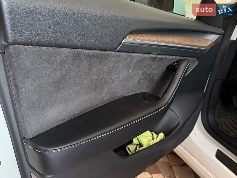 Седан Tesla Model 3 2023 в Одесі
