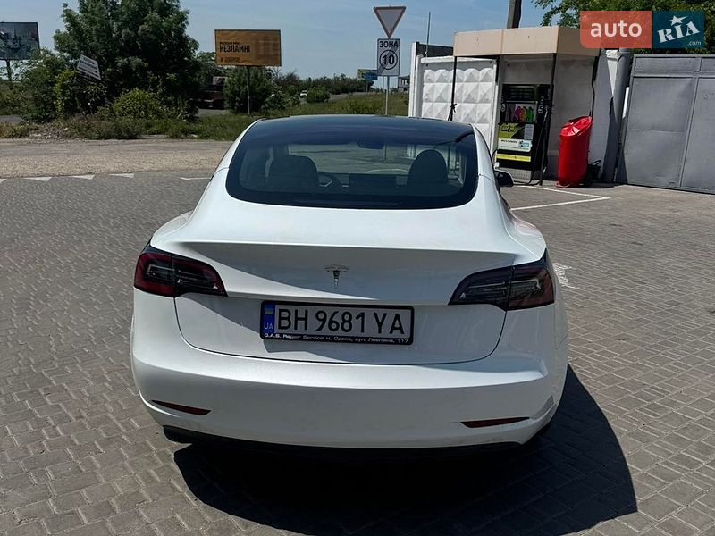 Седан Tesla Model 3 2023 в Одесі