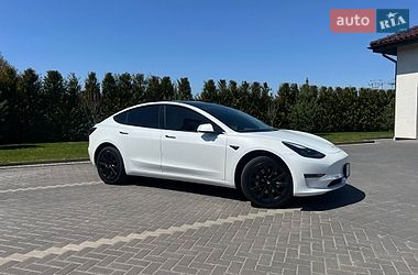Седан Tesla Model 3 2021 в Львові
