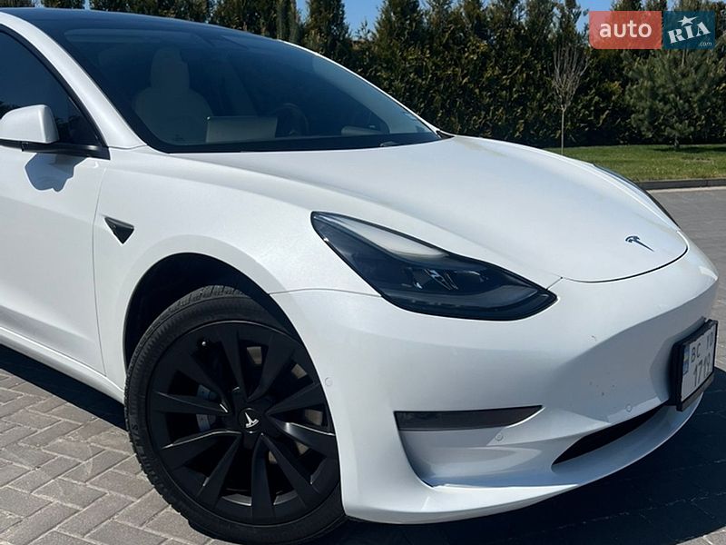 Седан Tesla Model 3 2021 в Львові