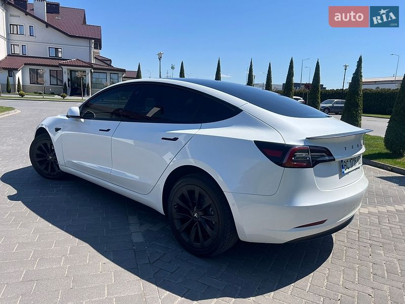 Седан Tesla Model 3 2021 в Львові
