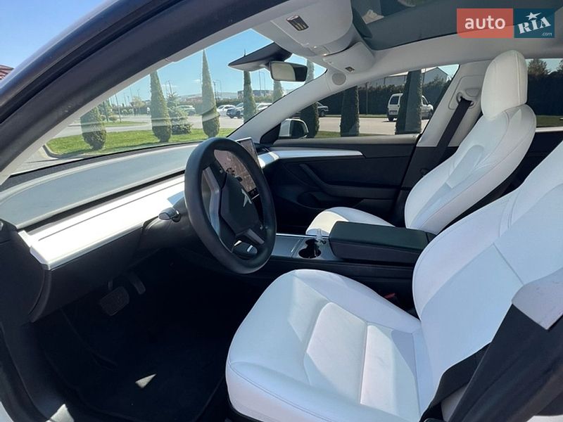Седан Tesla Model 3 2021 в Львові