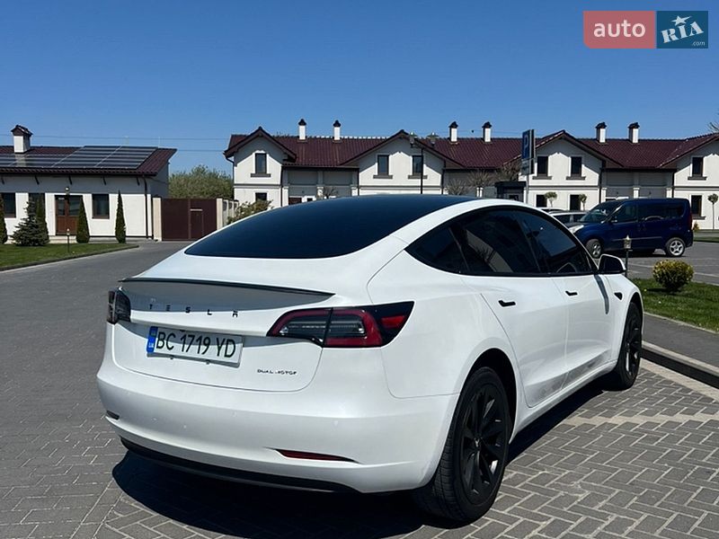 Седан Tesla Model 3 2021 в Львові