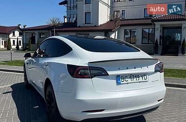 Седан Tesla Model 3 2021 в Львові