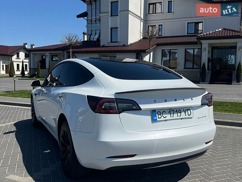 Седан Tesla Model 3 2021 в Львові
