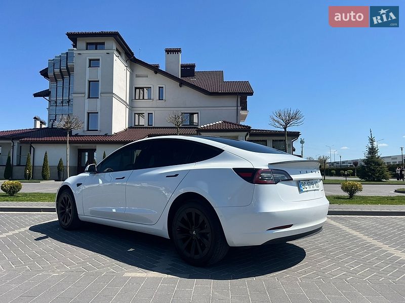 Седан Tesla Model 3 2021 в Львові