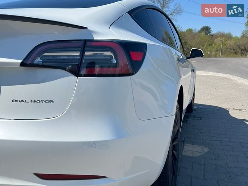 Седан Tesla Model 3 2021 в Львові