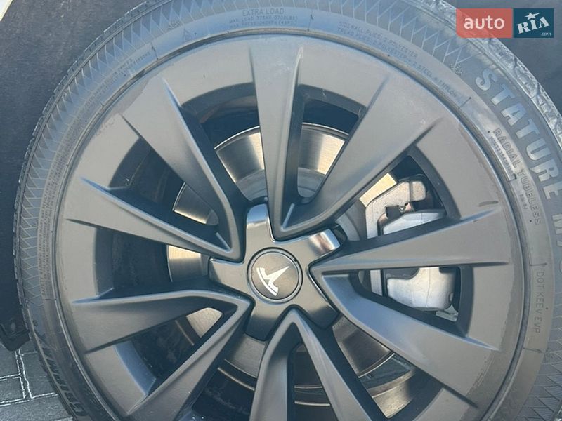 Седан Tesla Model 3 2021 в Львові