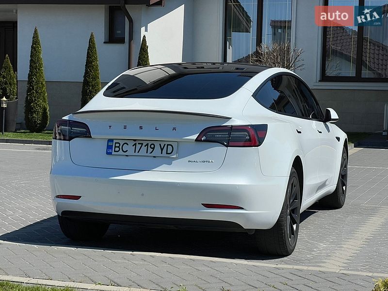 Седан Tesla Model 3 2021 в Львові