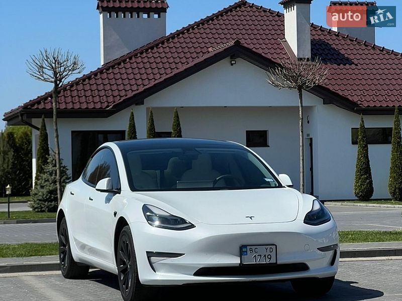 Седан Tesla Model 3 2021 в Львові