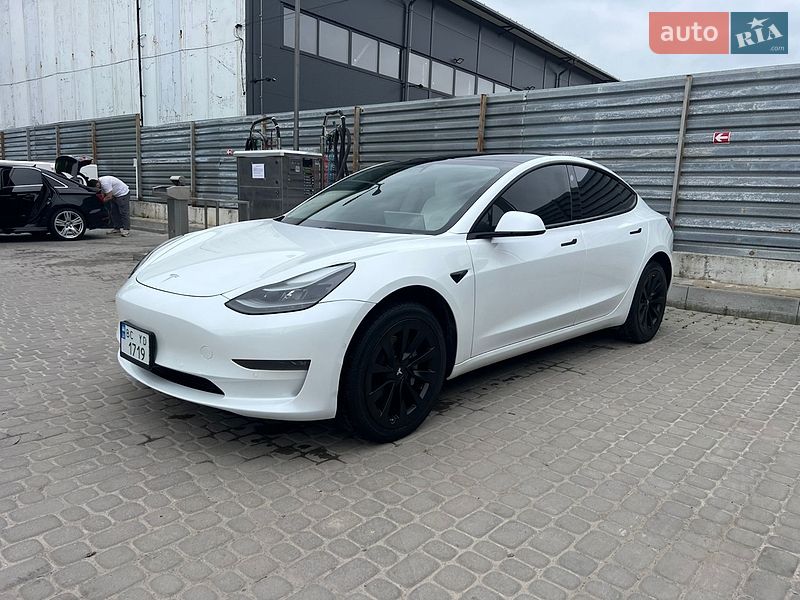 Седан Tesla Model 3 2021 в Львові