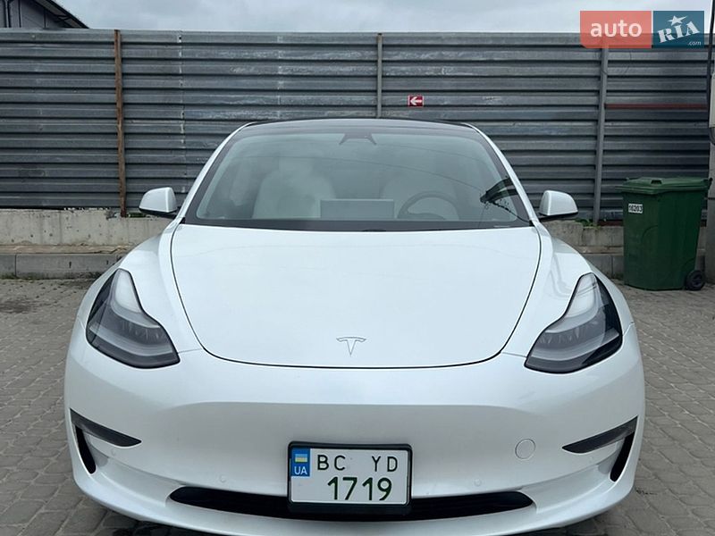 Седан Tesla Model 3 2021 в Львові