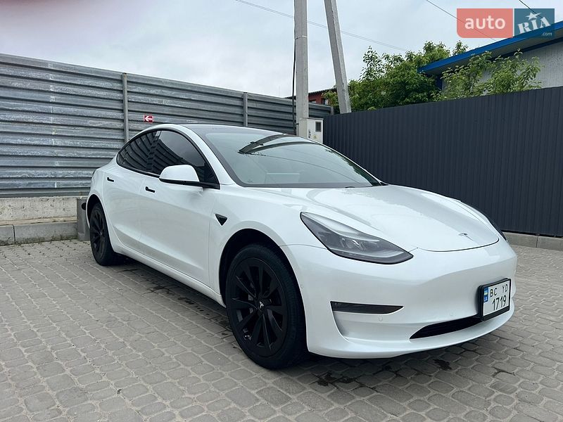 Седан Tesla Model 3 2021 в Львові