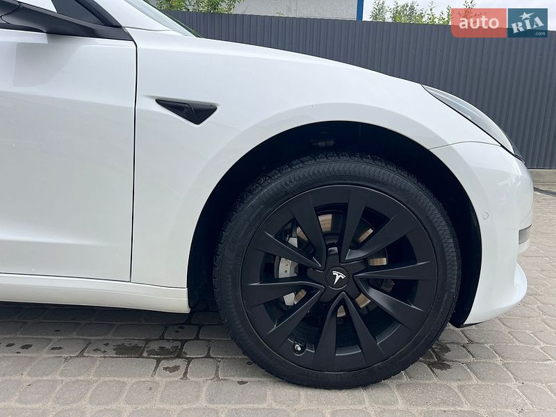 Седан Tesla Model 3 2021 в Львові