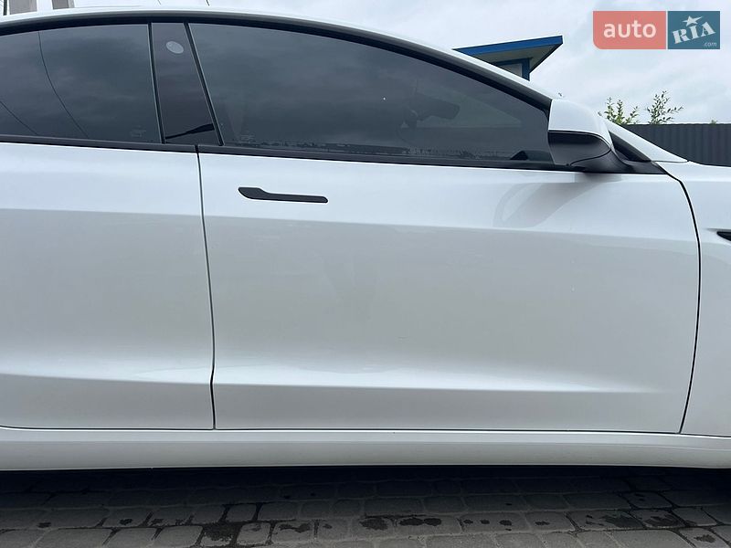 Седан Tesla Model 3 2021 в Львові
