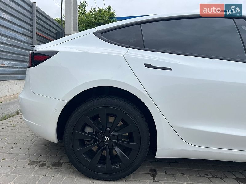 Седан Tesla Model 3 2021 в Львові